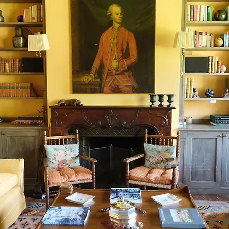 Aiola Villa *